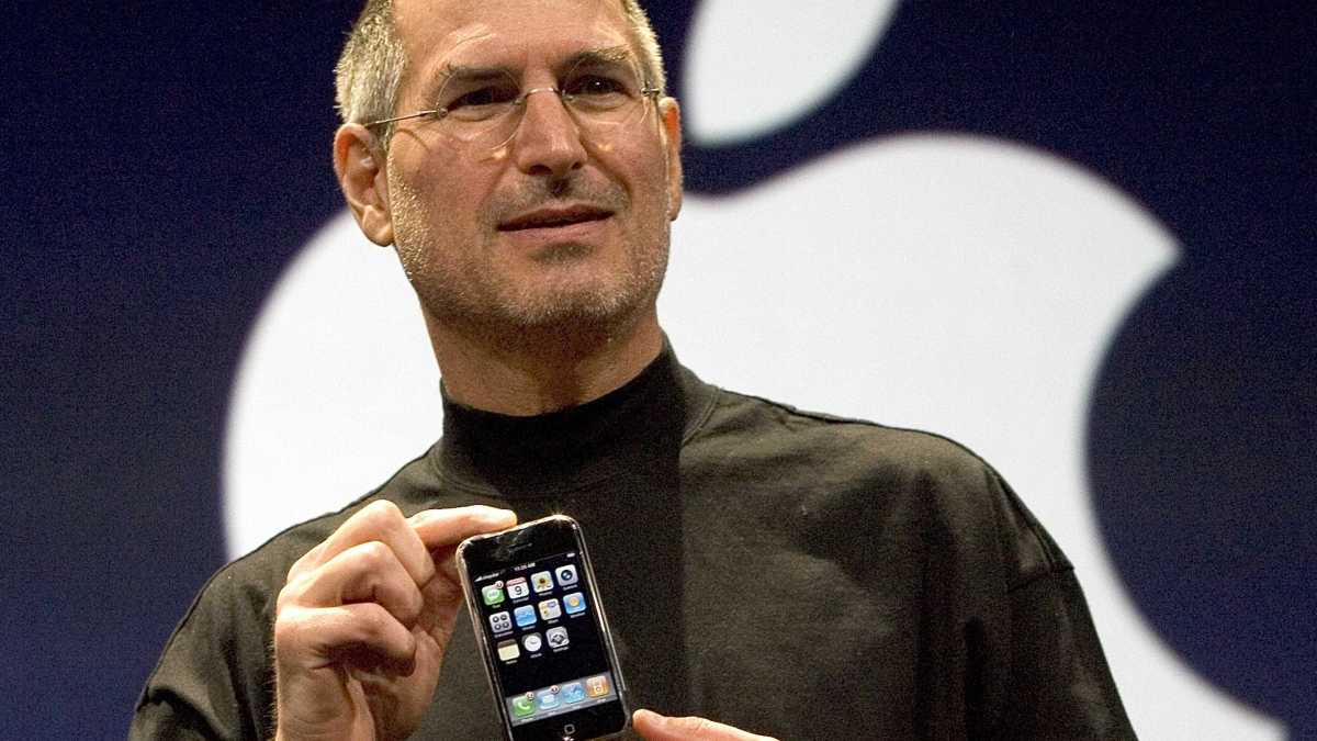 steve-jobs-turned-out-to-be-completely-wrong-about-the-key-reason-people-like-the-iphone