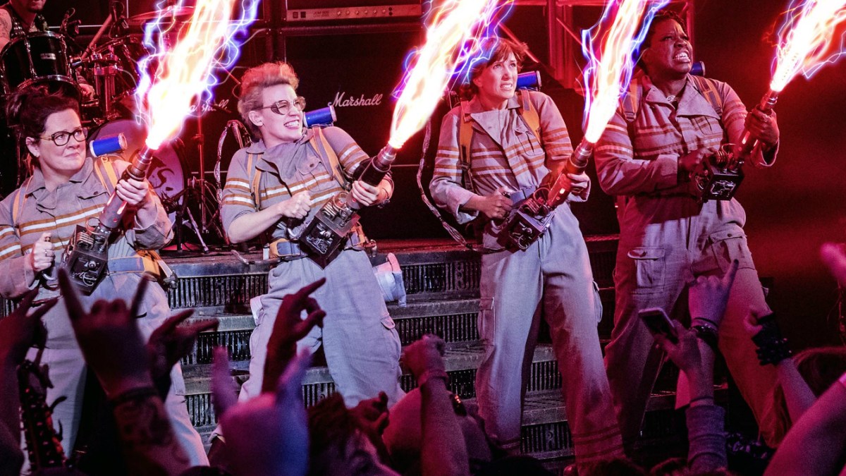 ghostbusters-2016-cast-proton-packs-images