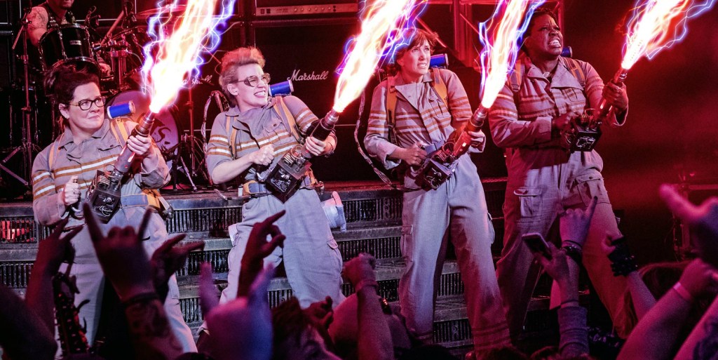 ghostbusters-2016-cast-proton-packs-images