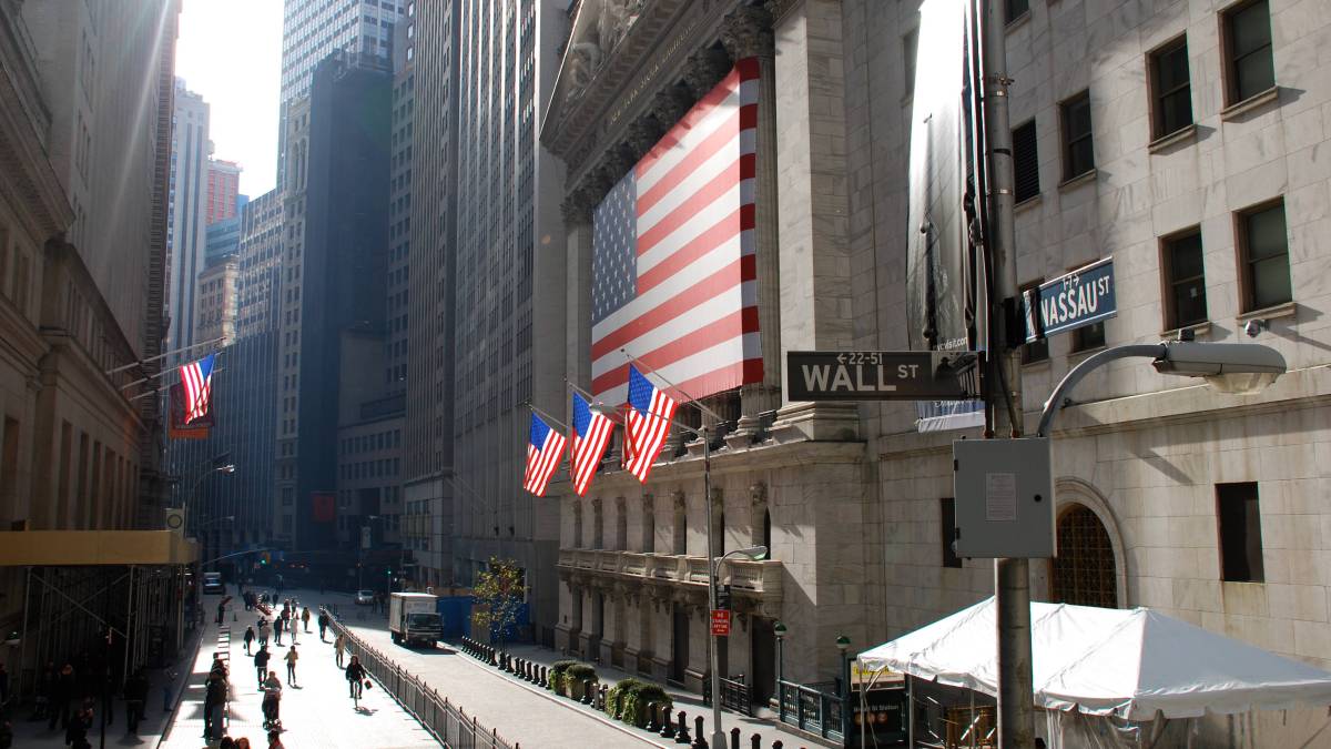 wall_street_dave_center