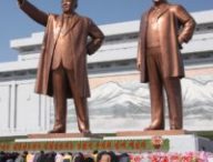 The_statues_of_Kim_Il_Sung_and_Kim_Jong_Il_on_Mansu_Hill_in_Pyongyang_(april_2012)