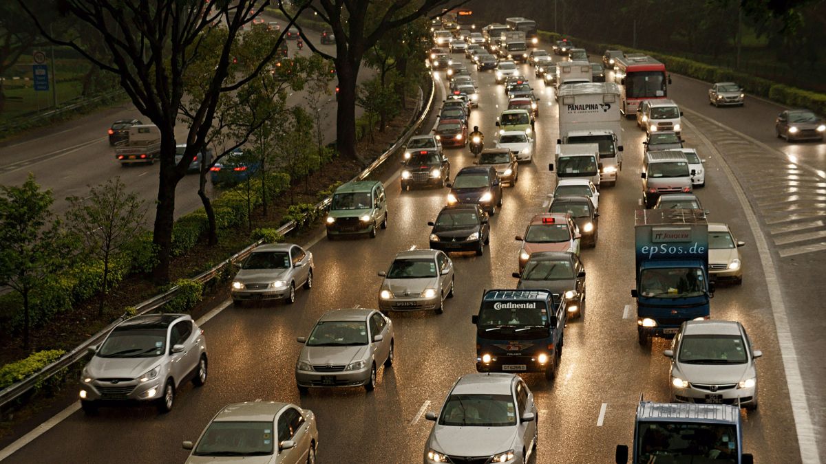 Traffic_congestion_near_the_National_University_Hospital,_Singapore_-_20110405