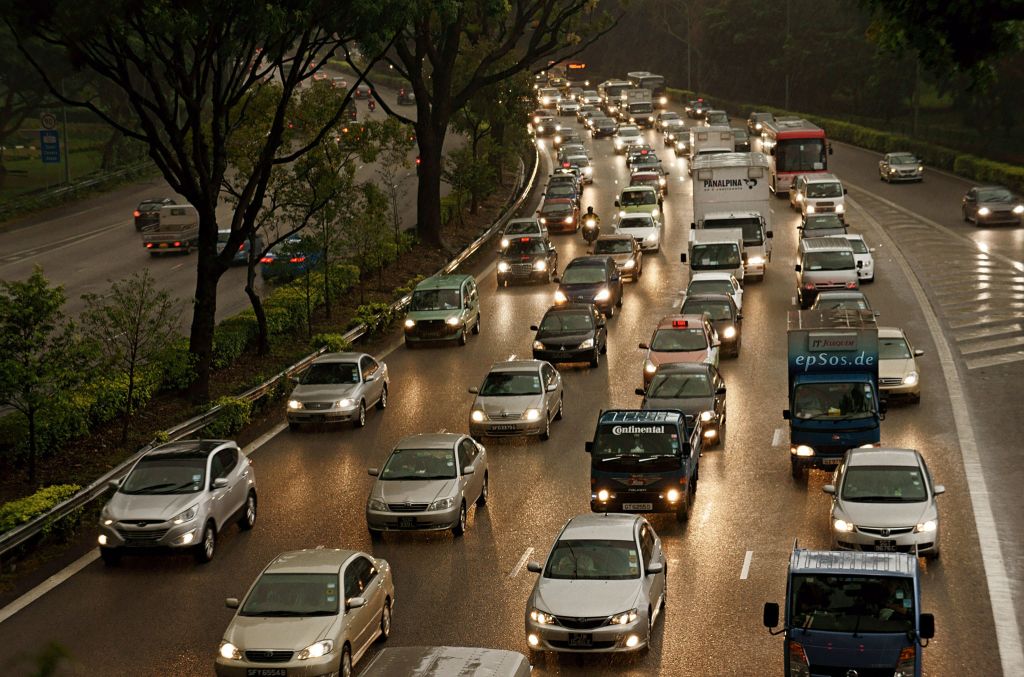 Traffic_congestion_near_the_National_University_Hospital,_Singapore_-_20110405