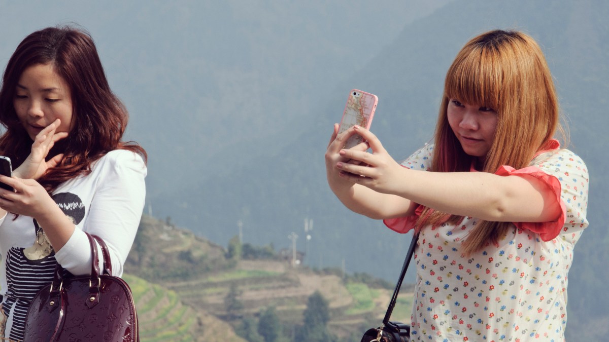 chine-fille-smartphone