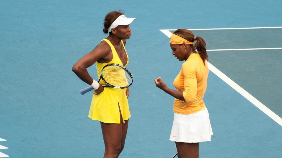Melbourne_Australian_Open_2010_Venus_and_Serena_Chat