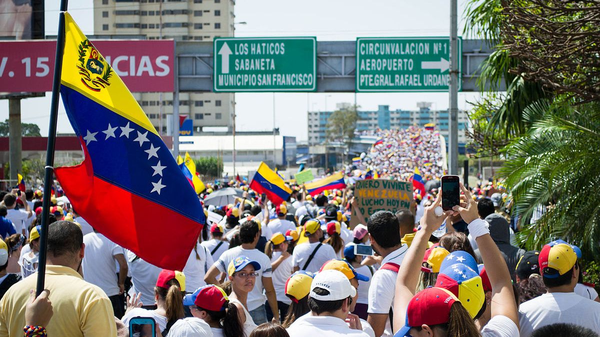 1200px-marcha_hacia_el_palacio_de_justicia_de_maracaibo_-_venezuela_06