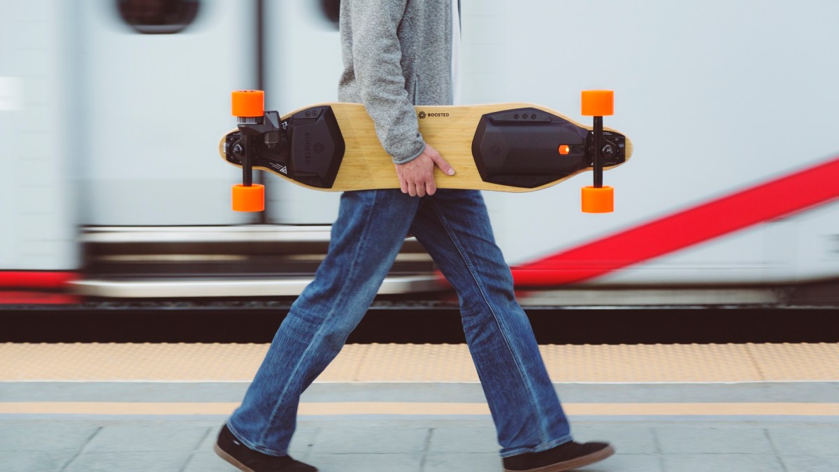 boosted-electric-skateboard-single-drive-commute