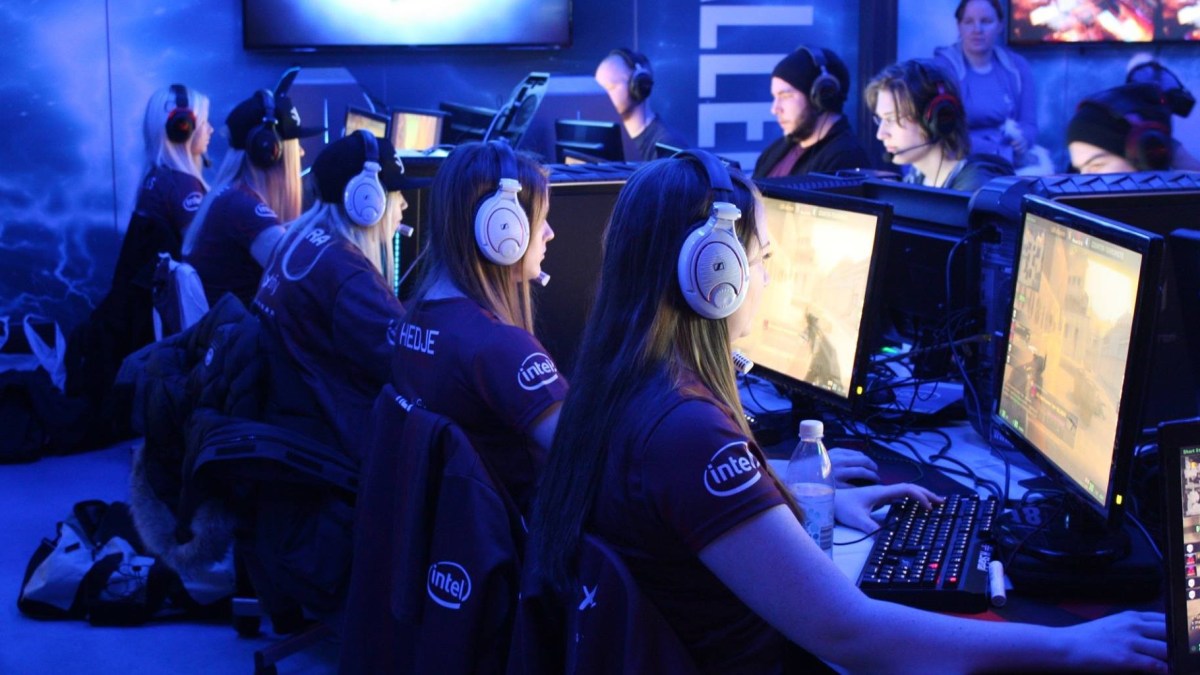 women_esports_2016-e1467826077896
