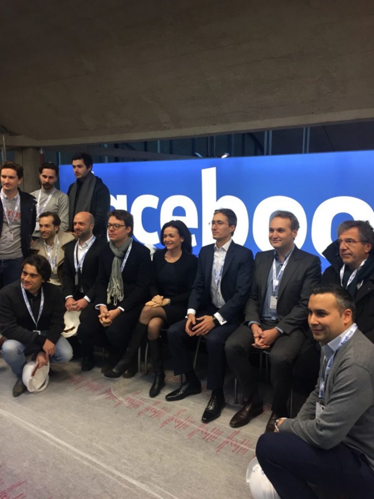 Mme Sandberg et les entrepreneurs de son Garage