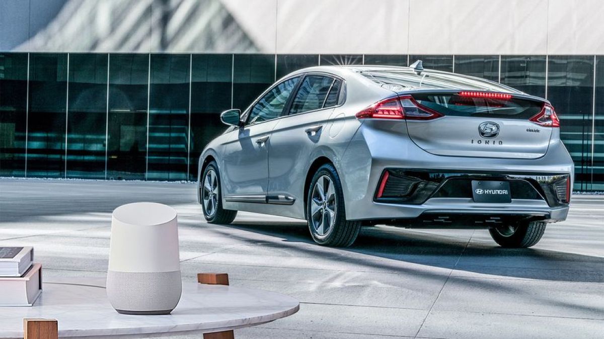 46665_2017_ioniq_googlehome_comp___3_-0