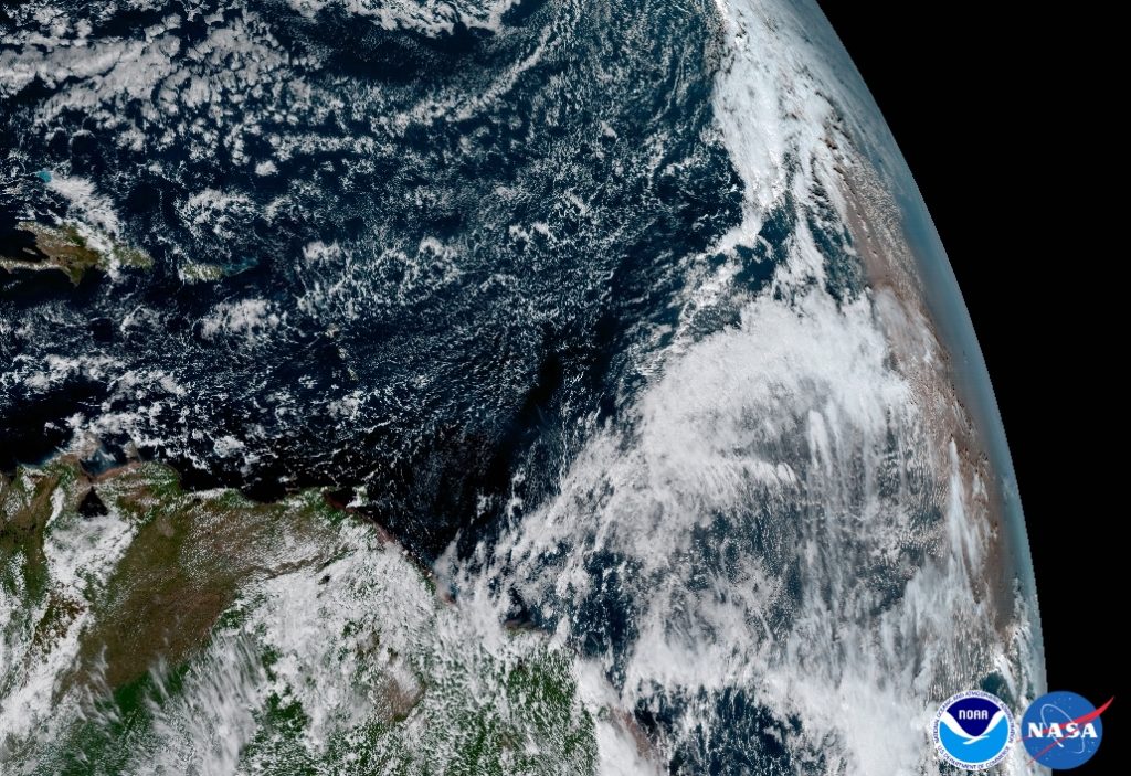 Poussière sur une côte africaine - NOAA Poussière sur une côte africaine - NOAA