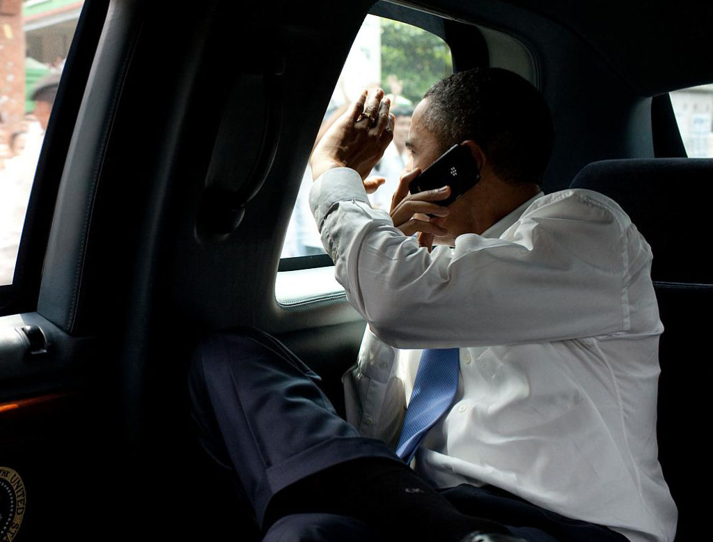 Obama et son Blackberry.CC Pete Souza