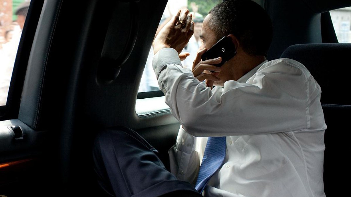 Obama et son Blackberry.CC Pete Souza