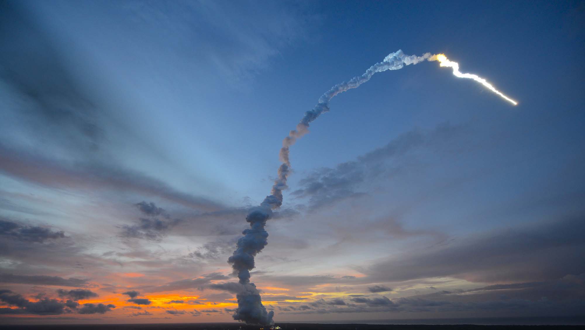 ariane-arianespace-fusee-lanceur ariane-arianespace-fusee-lanceur