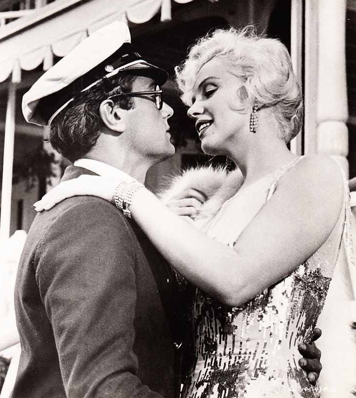 monroe_and_curtis_in_some_like_it_hot
