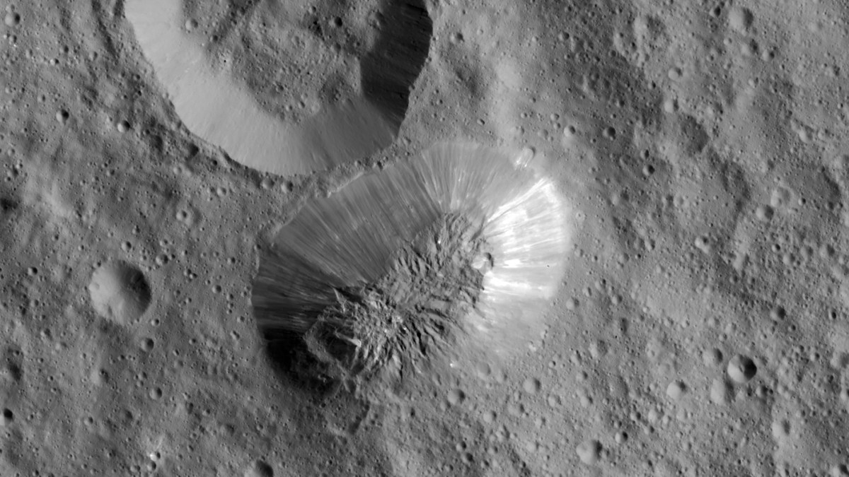 pia20348_crop_-_ceres_ahuna_mons_top_view