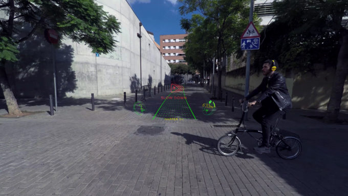WayRay transpose le procédé de HUD à bord des voitures. WayRay transpose le procédé de HUD à bord des voitures.