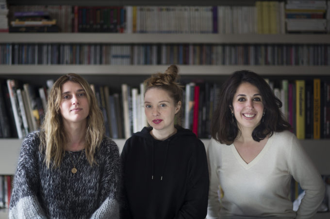
De gauche à droite : Julia Tissier, Faustine Kopiejwski et Myriam Levain, co-fondatrices de Cheek Magazine. Photo Capucine Bailly