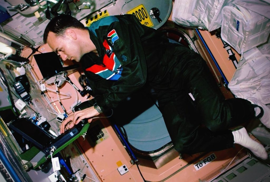 2002, Shuttleworth sur l'ISS CC