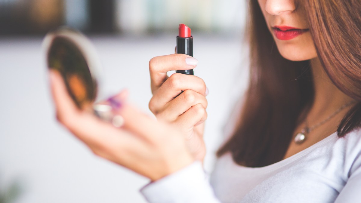 Nous allons pouvoir tester du maquillage .... sur YouTube. // Source : Pexels/CC0