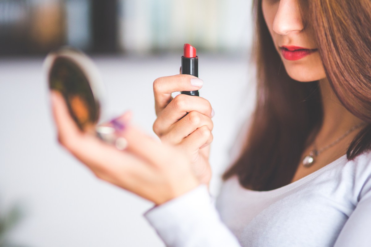 Nous allons pouvoir tester du maquillage .... sur YouTube. // Source : Pexels/CC0