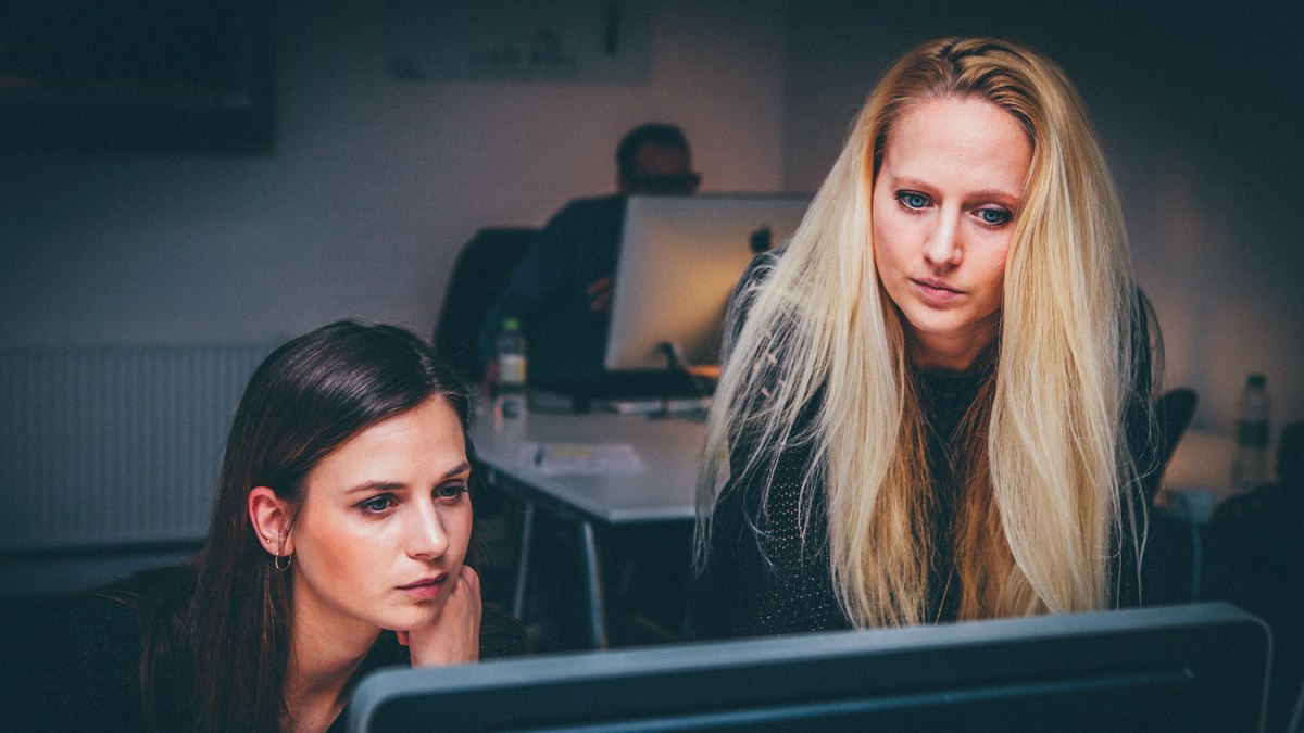two-women-working-in-an-office_feat