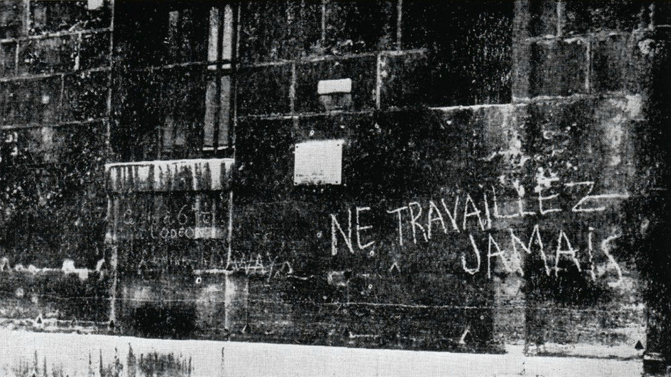 Graffiti réalisé en 1953 vers Saint-Germain-des-Près à Paris, dans le cadre de manifestations des situationnistes 