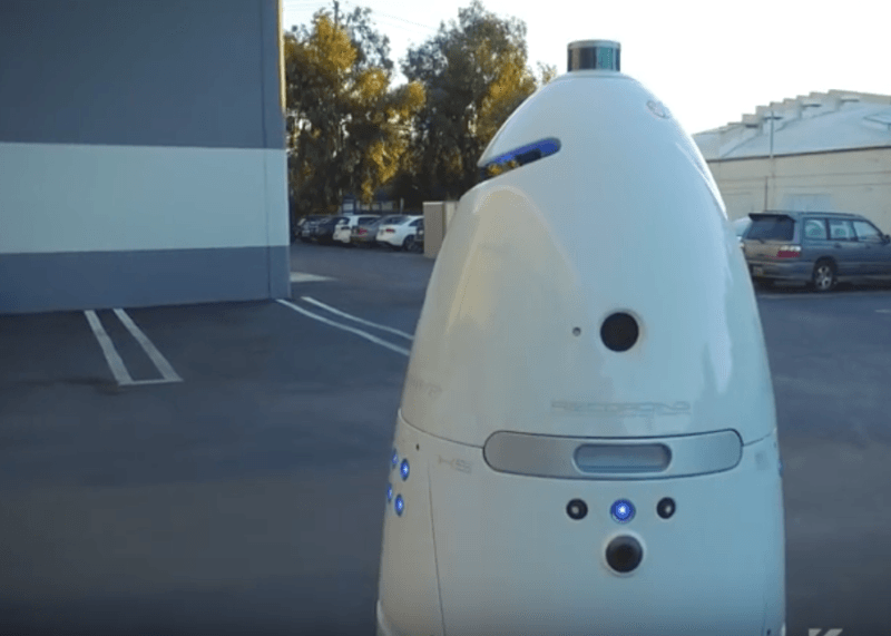 Un sourire qui dissimule mal ses névroses robotiques... Un sourire qui dissimule mal ses névroses robotiques...