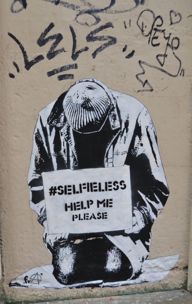L'artiste Joanbanjo signe #selfieless sur le Micalet de Valence