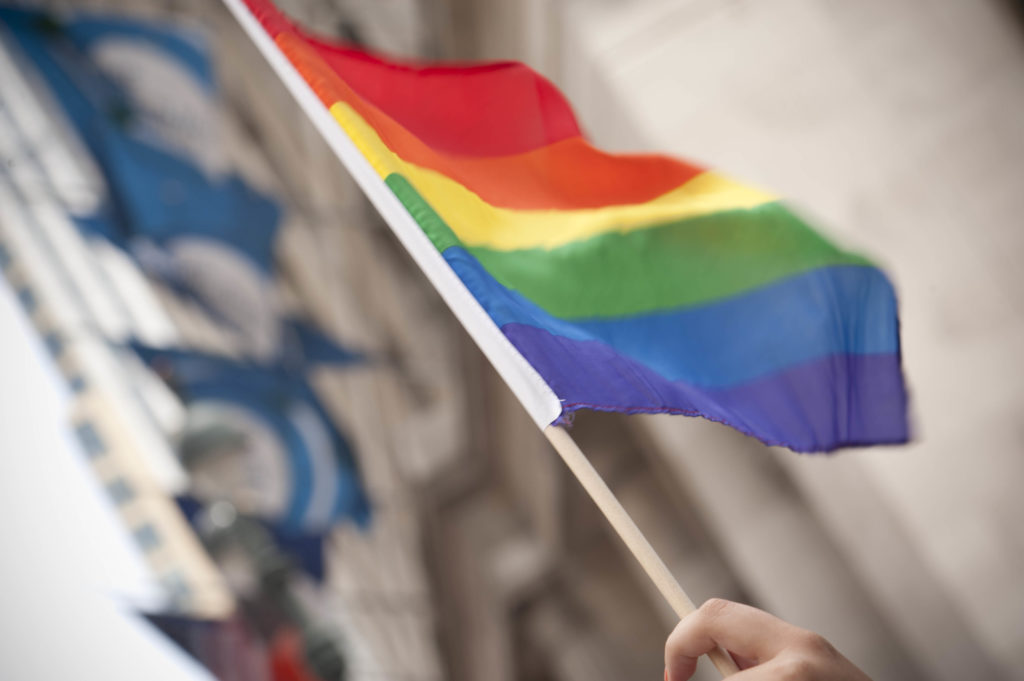 Un drapeau LGBT (image d'illustration) // Source : Flickr