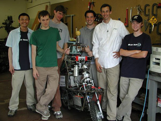 Levandowski, alors étudiant, en chemise blanche-- DARPA