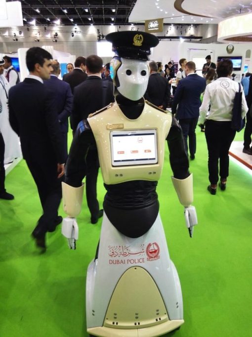 Le Premier Robot Policier De Dubaï Entre En Service : Vraie Révolution ...