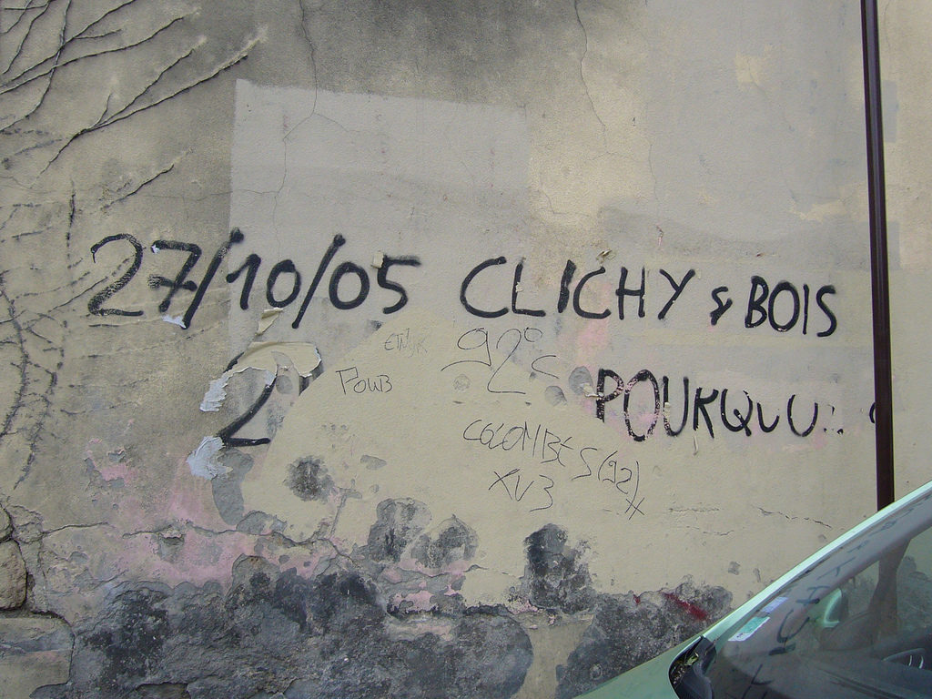 « Pourquoi ? » Le 27 octobre 2005, date du décès de Zyed et Bouna, est devenu une cicatrice de Clichy. CC. Cicilie Fagerlid