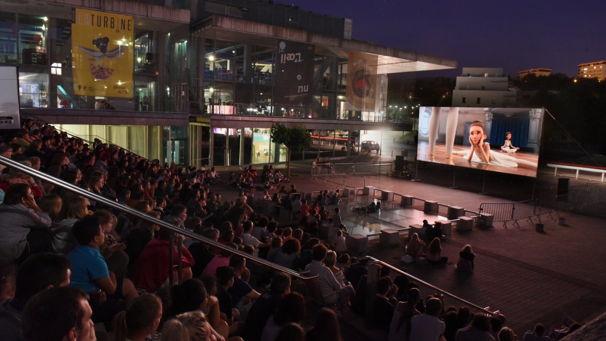 Écran géant/Giant screen, le Pâquier – "Ballerina"/"Leap!"