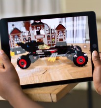 Depuis 2017, ARKit permet aux développeurs d'utiliser la réalité augmentée facilement sur iOS et iPadOS. // Source : Apple