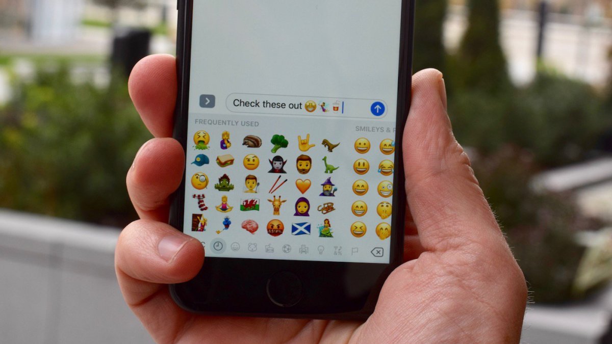 emojipedia-mockup-iphone-new-emojis