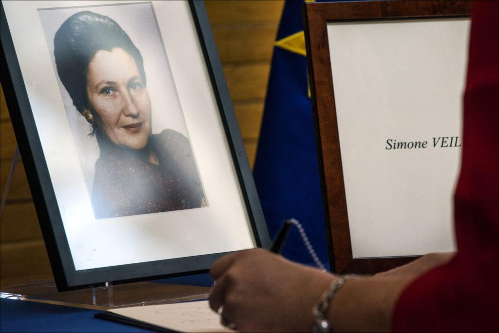 Simone Veil a porté en France la loi légalisant l'IVG. // Source : European Parliament