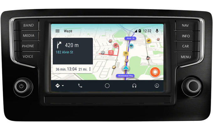 Waze in Android Auto.  // Source: Waze