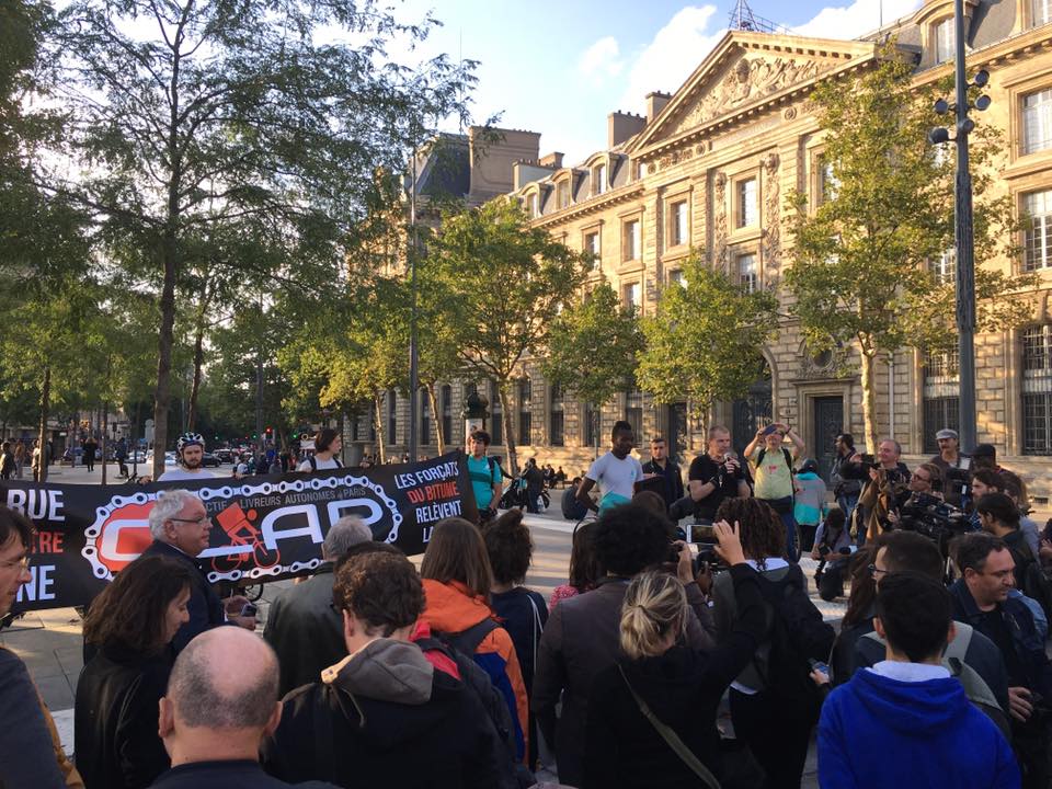 Le Clap à Paris lors de ses premiers rassemblements / Photo coursier Le Clap à Paris lors de ses premiers rassemblements / Photo coursier
