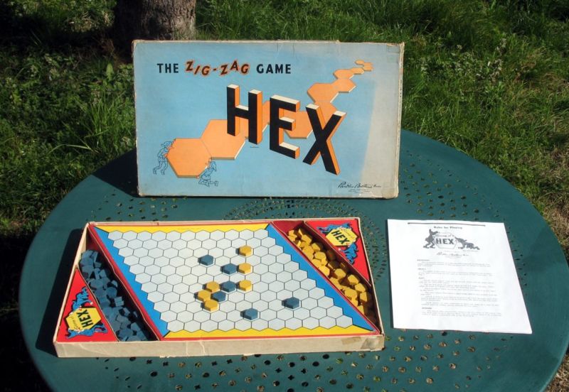 Vieille boîte du jeu de Hex, éditée par Parker Brothers. Vieille boîte du jeu de Hex, éditée par Parker Brothers.