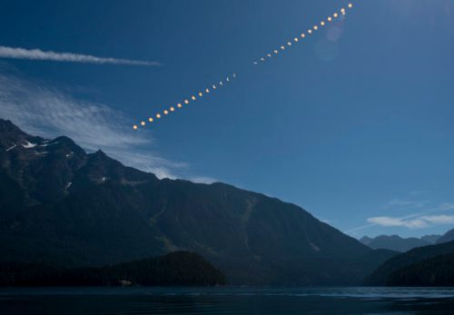 Ensemble d'image montrant la progression de l'éclipse et offrant tout le spectre de l'évènement / Credit: NASA/Bill Ingalls