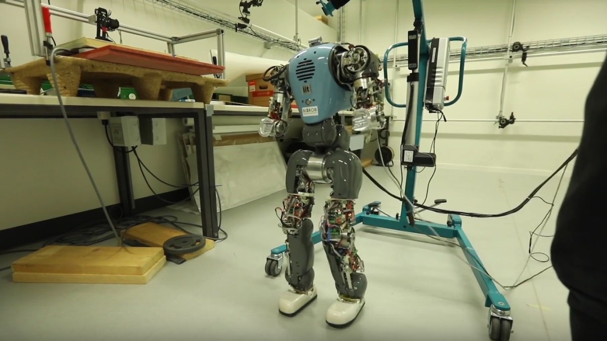 coman_robot_02