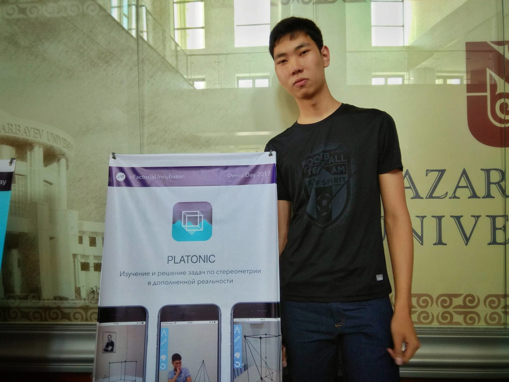 Yersultan, 16 ans, bachelier de l'École mathématique de la République du Kazakhstan à Almaty