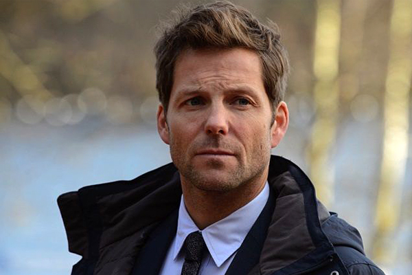 Jamie Bamber dans la série policière Marcella