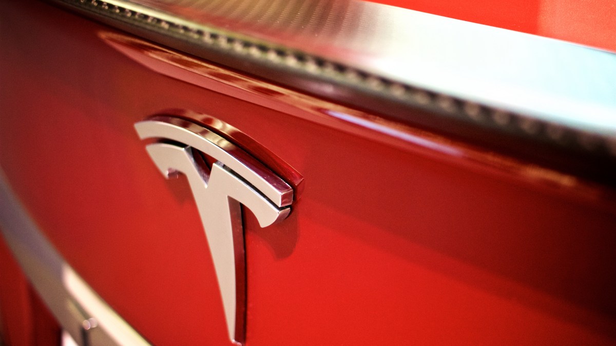 Le logo Tesla. // Source : cchana