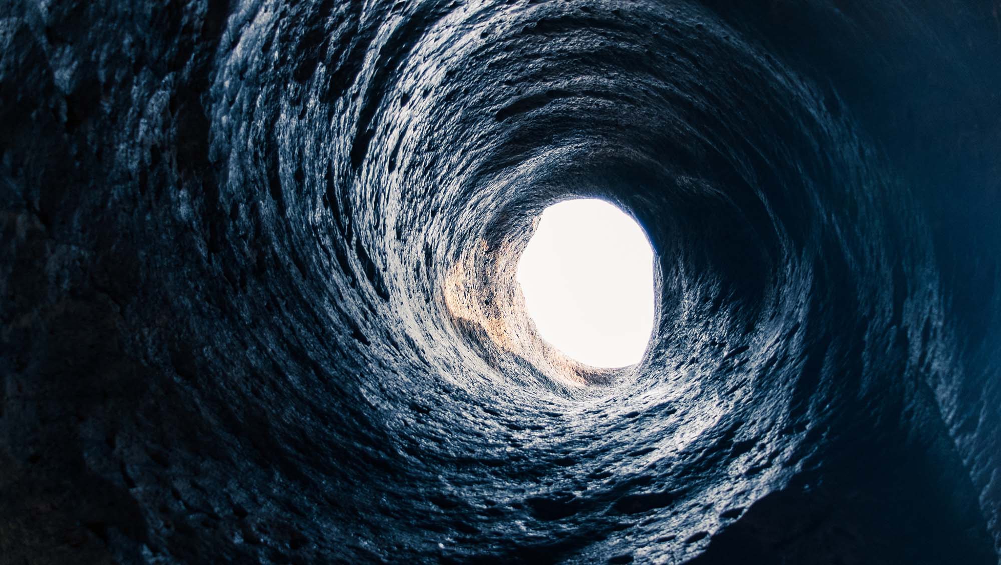 tube-lave-trou-grotte-cavite tube-lave-trou-grotte-cavite