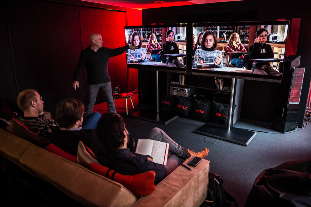 Richard Smith dévoilent les différences, à l'écran, du format Dolby Vision face au "SDR" / Netflix