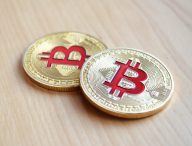 crypto-monnaie-bitcoin-pieces