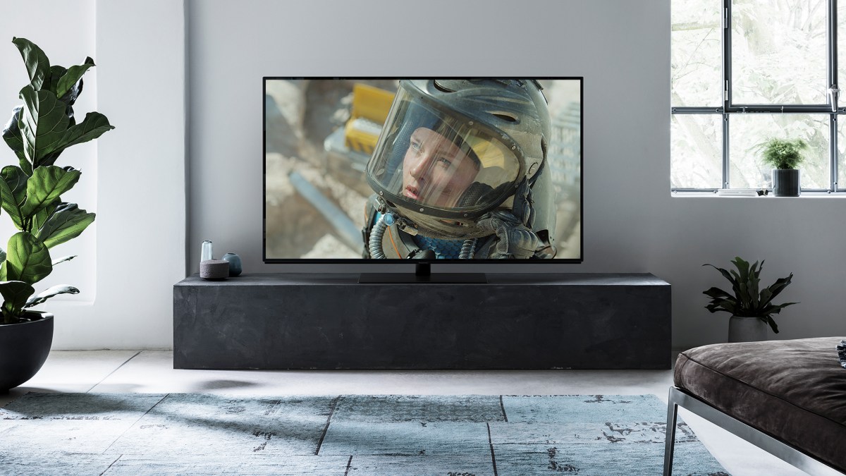 panasonic-oled-tv-fz800-lifestyle