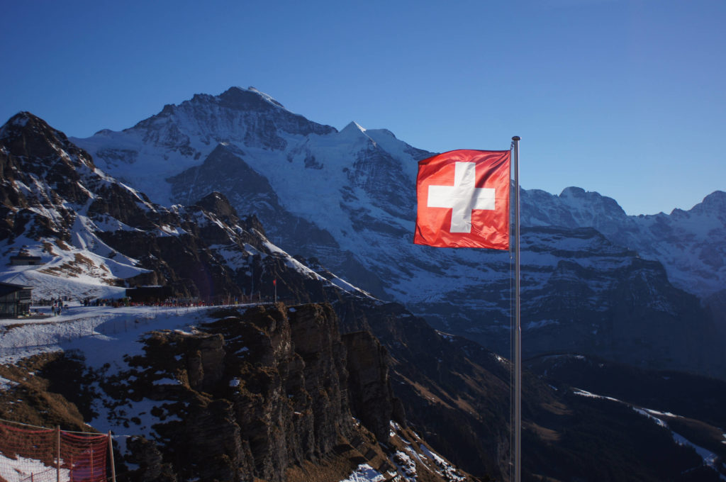 suisse_drapeau_montagne